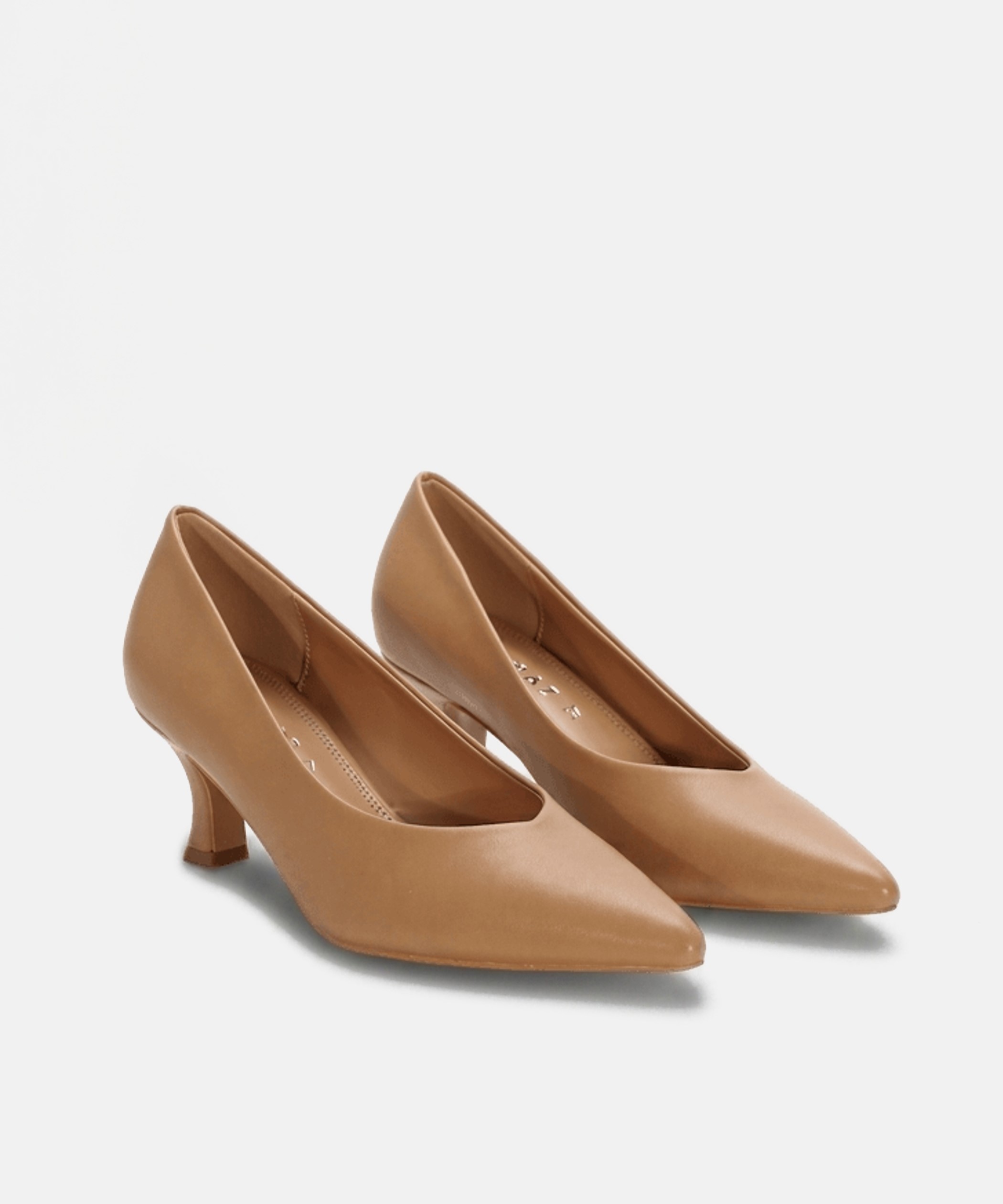 Zapato tac&oacute;n fino image number null